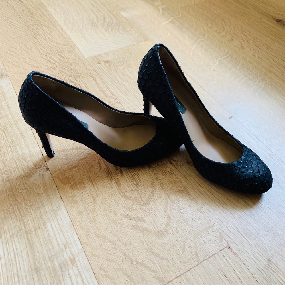 Ann Taylor Black Pumps